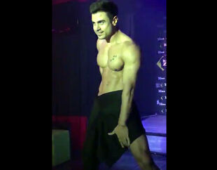 Masculine stripper unveils his meaty man rod at go go soiree