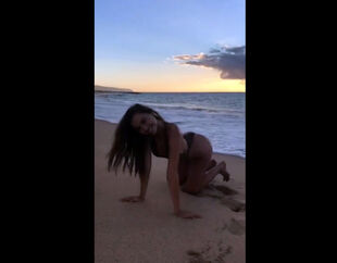 Ginormous donk hottie posing on beach at sunset